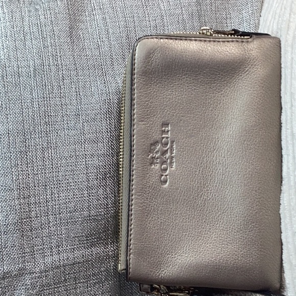 Coach Champagne leather double wristlet. - Picture 17 of 17